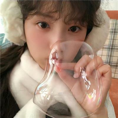 云雾笼罩的山峰